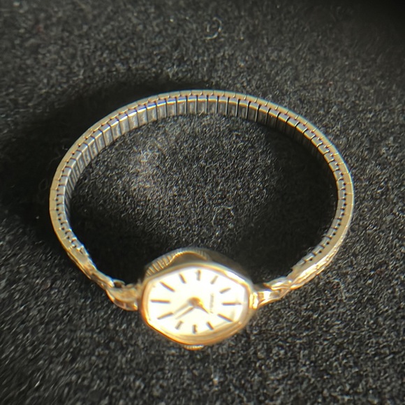 Caravelle Gold Tone Ladies Vintage Watch - Picture 14 of 15